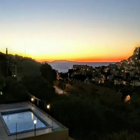 With Swimming Pool Ideal For Families Appartamento